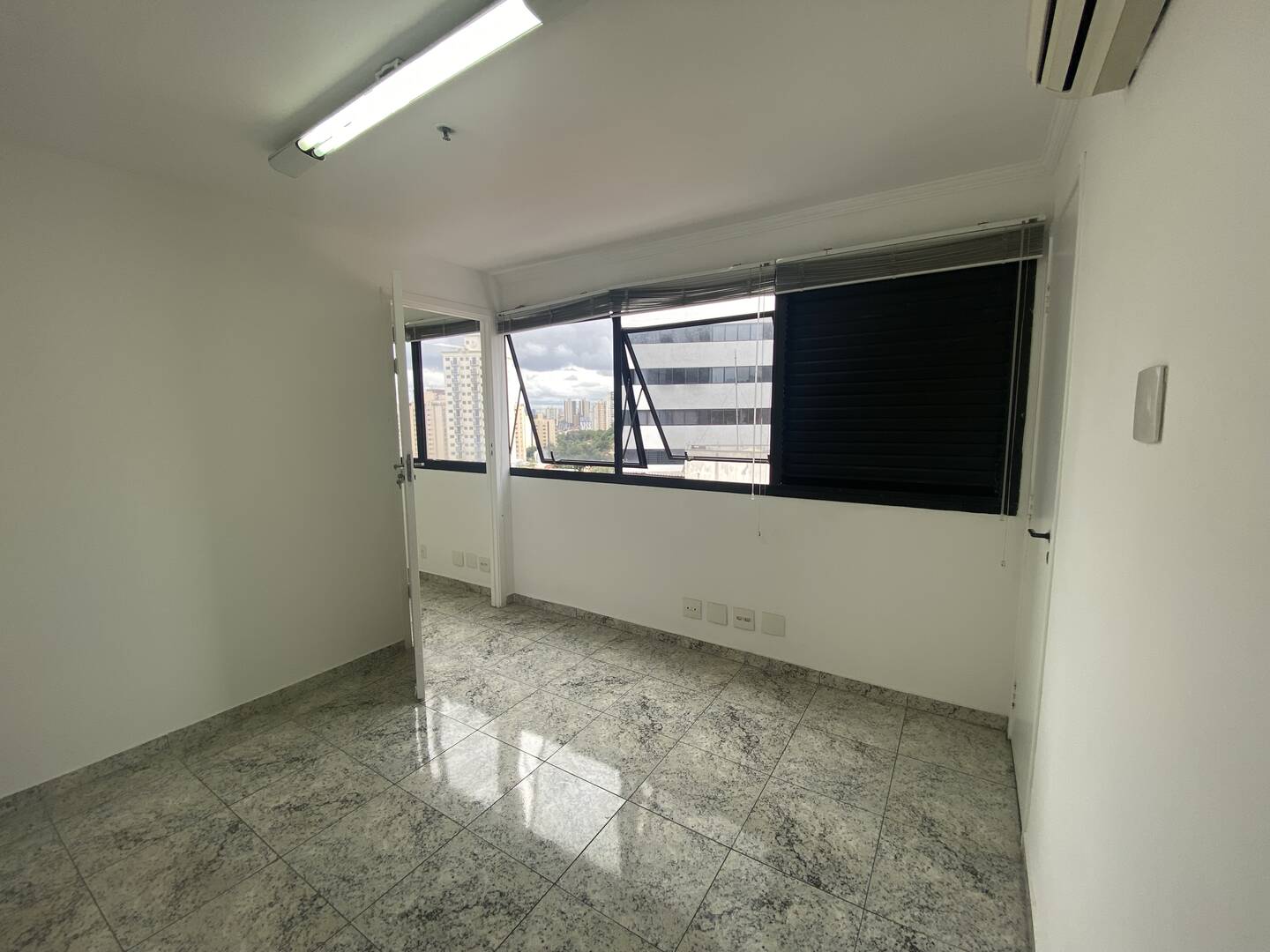 #24 - Sala para Locação em São Paulo - SP